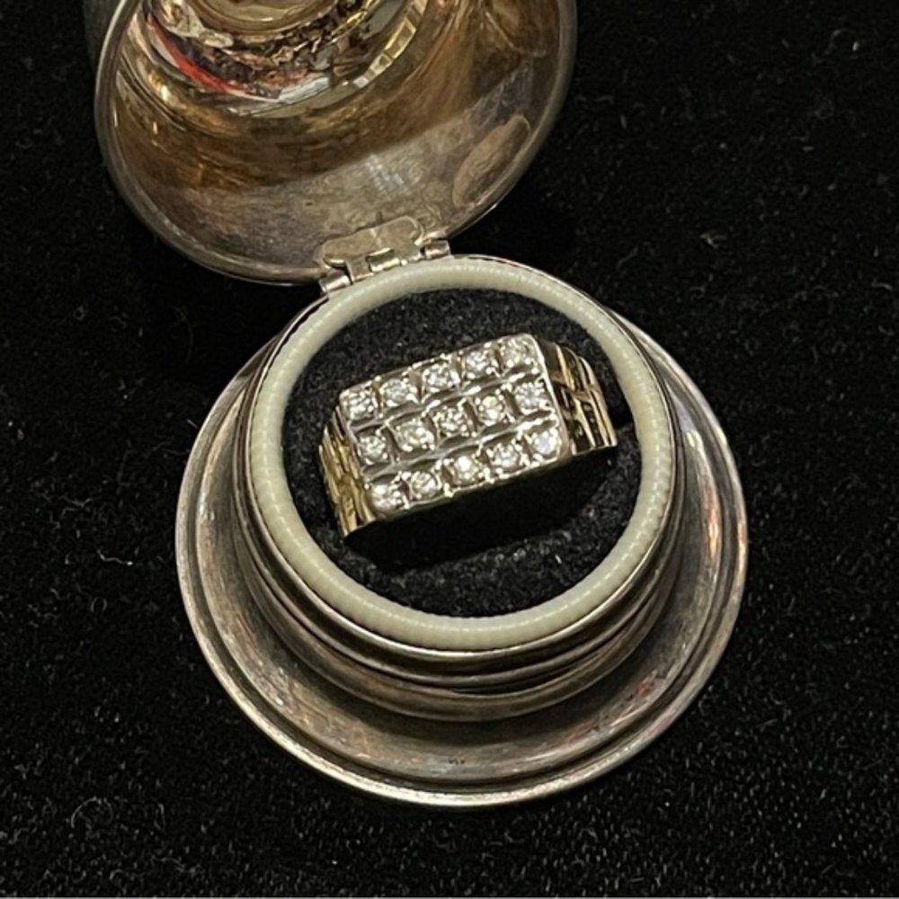 Stunning 14k Solid Gold Diamond Ring - image 1